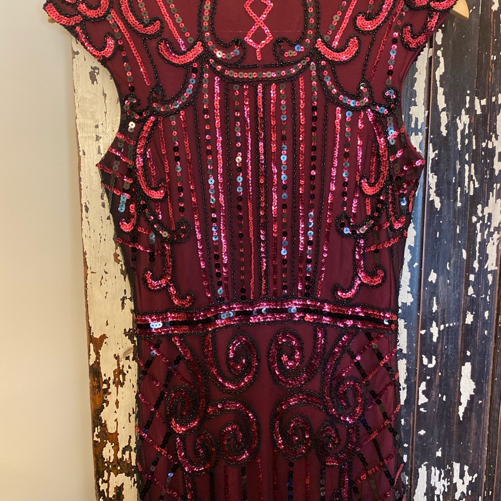NWT. Beautiful Art Deco sleeveless dress. Size Small.